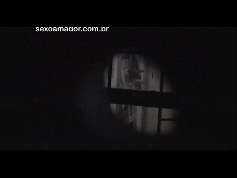 ❤️ Blondīnīte tiek slepeni filmēta ar kaimiņu vuajeru, kurš slēpjas aiz dobiem ķieģeļiem ️❌ Super sekss pie mums ☑